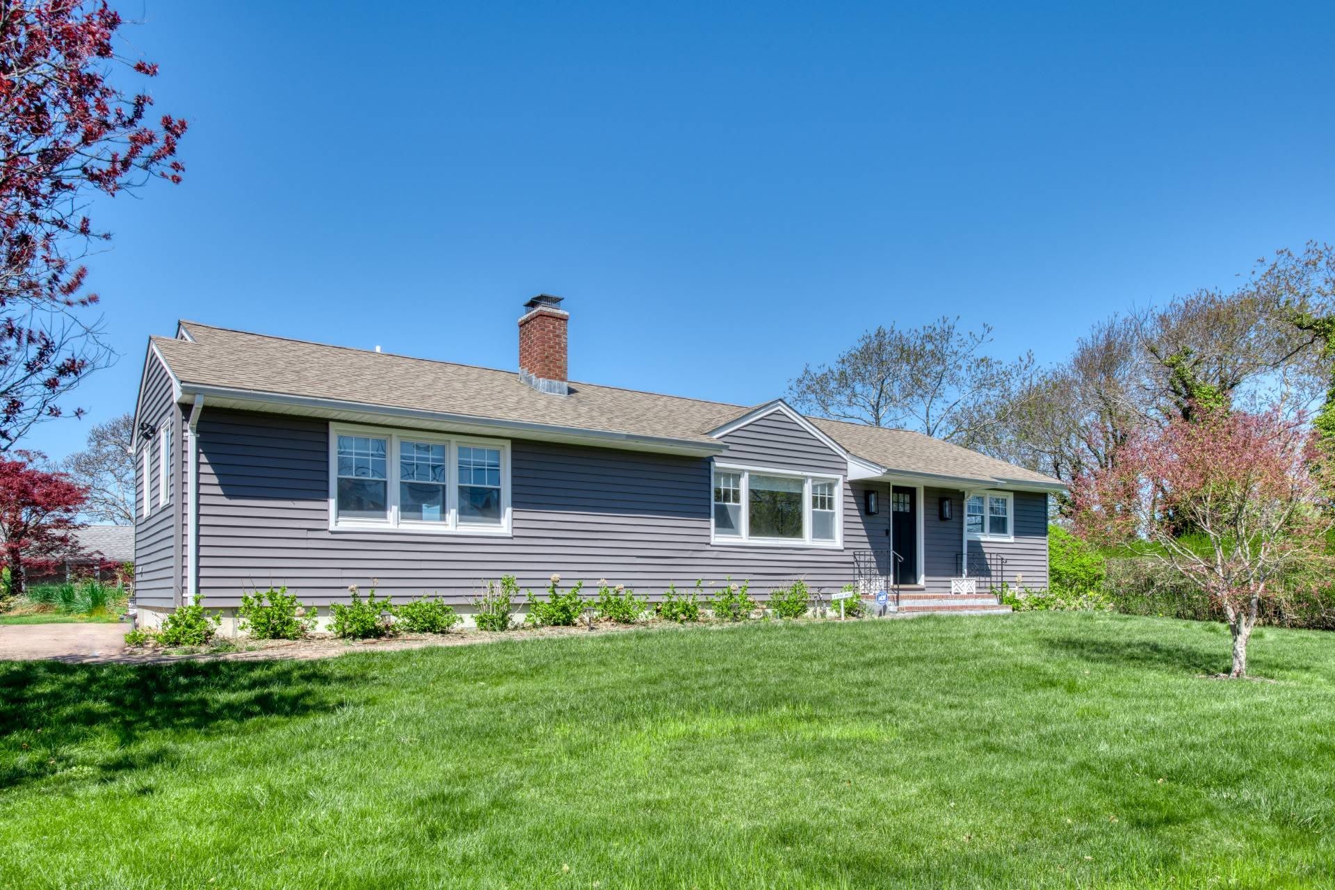 35 Ridge Drive – photo 1 of 16