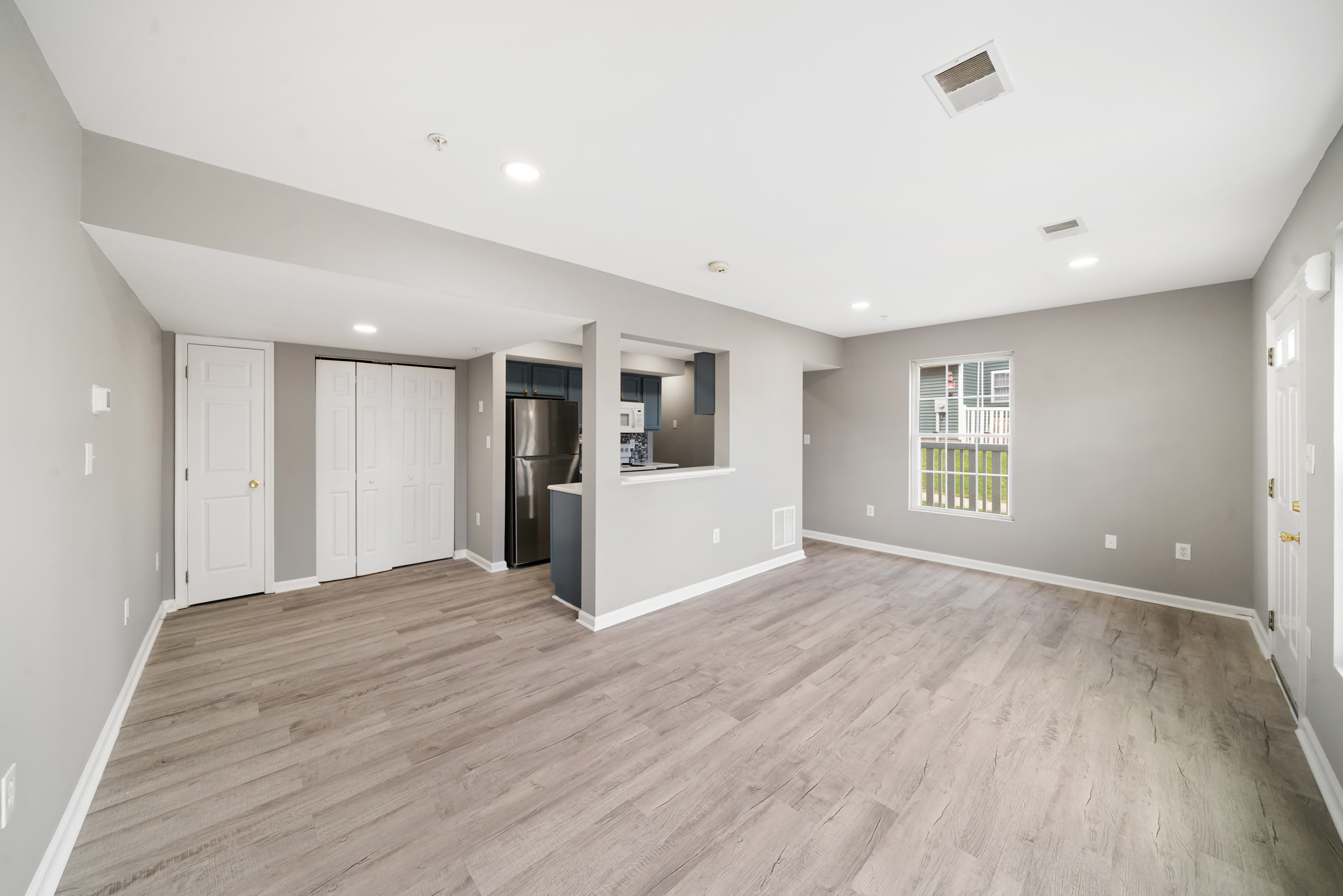 184 North Altamont Avenue – photo 1 of 18