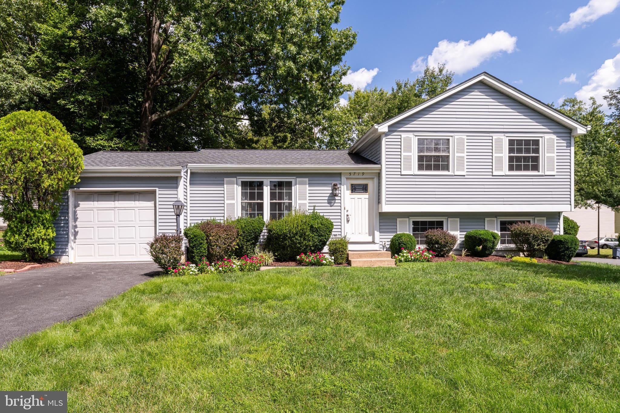 5719 OAK APPLE Court – photo 1 of 36