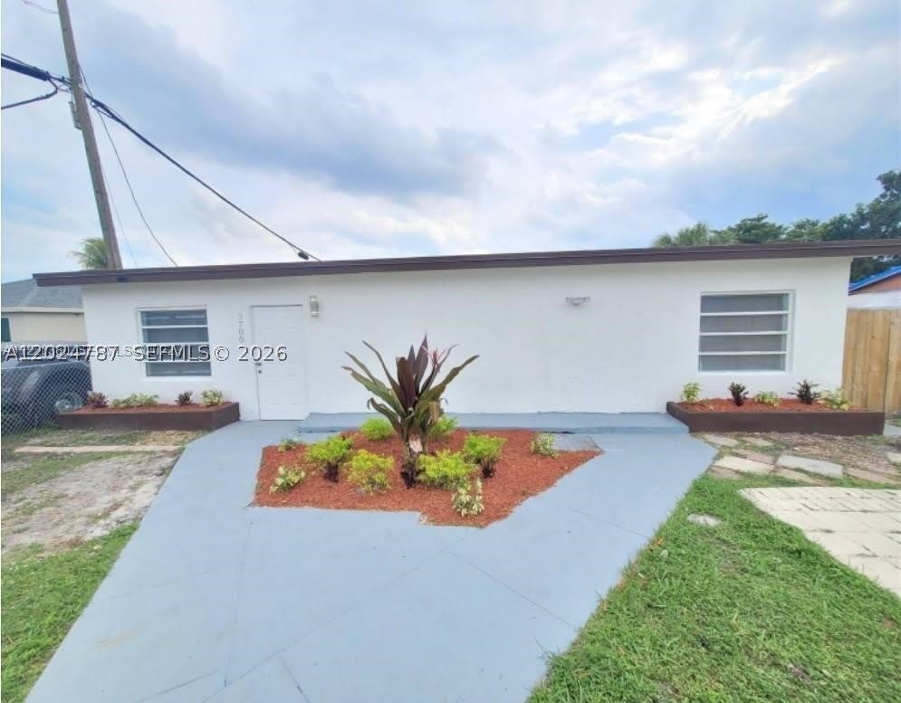 3700 SW 13th Ct – photo 1