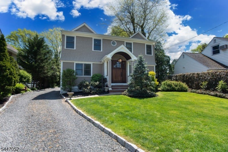 30 Gates Ave – photo 1 of 190
