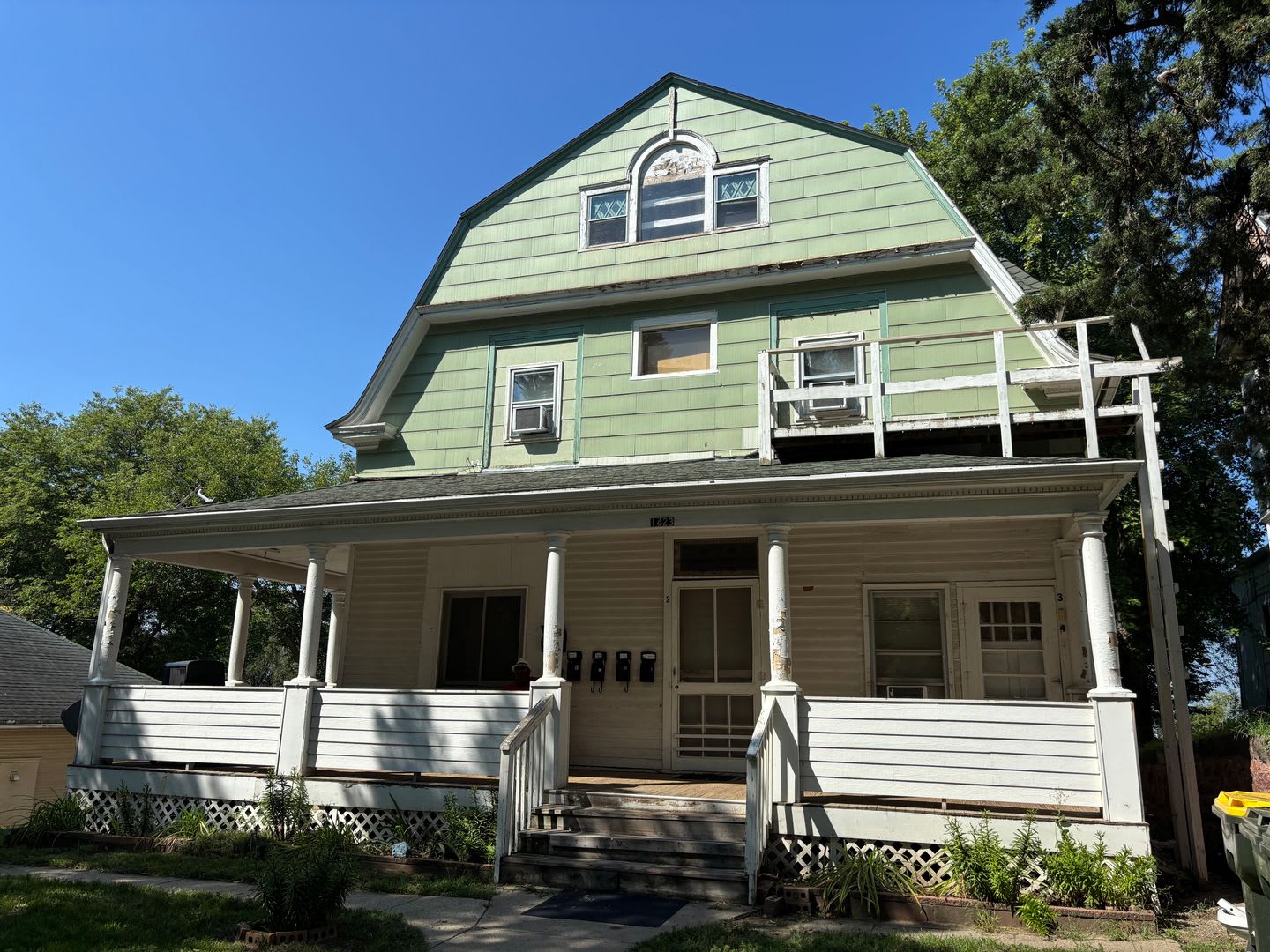 Mvb Properties Llc 1423 Summit St New – photo 1 of 328