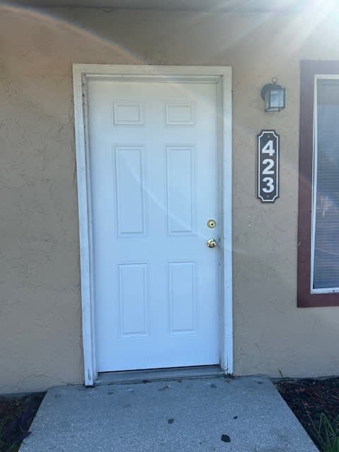 423 East Rosewood Lane – photo 1 of 9