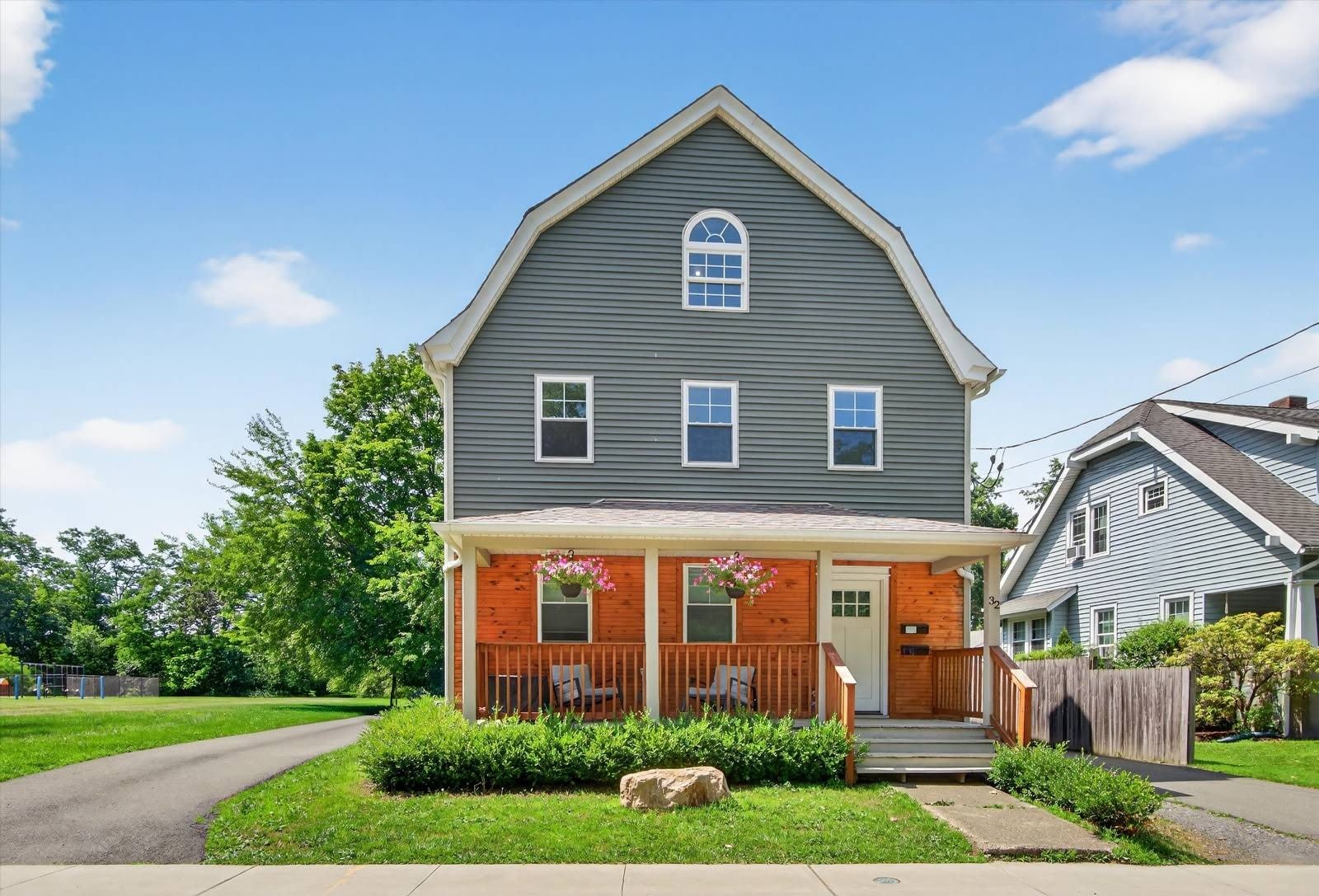 32 Broadway – photo 1 of 26