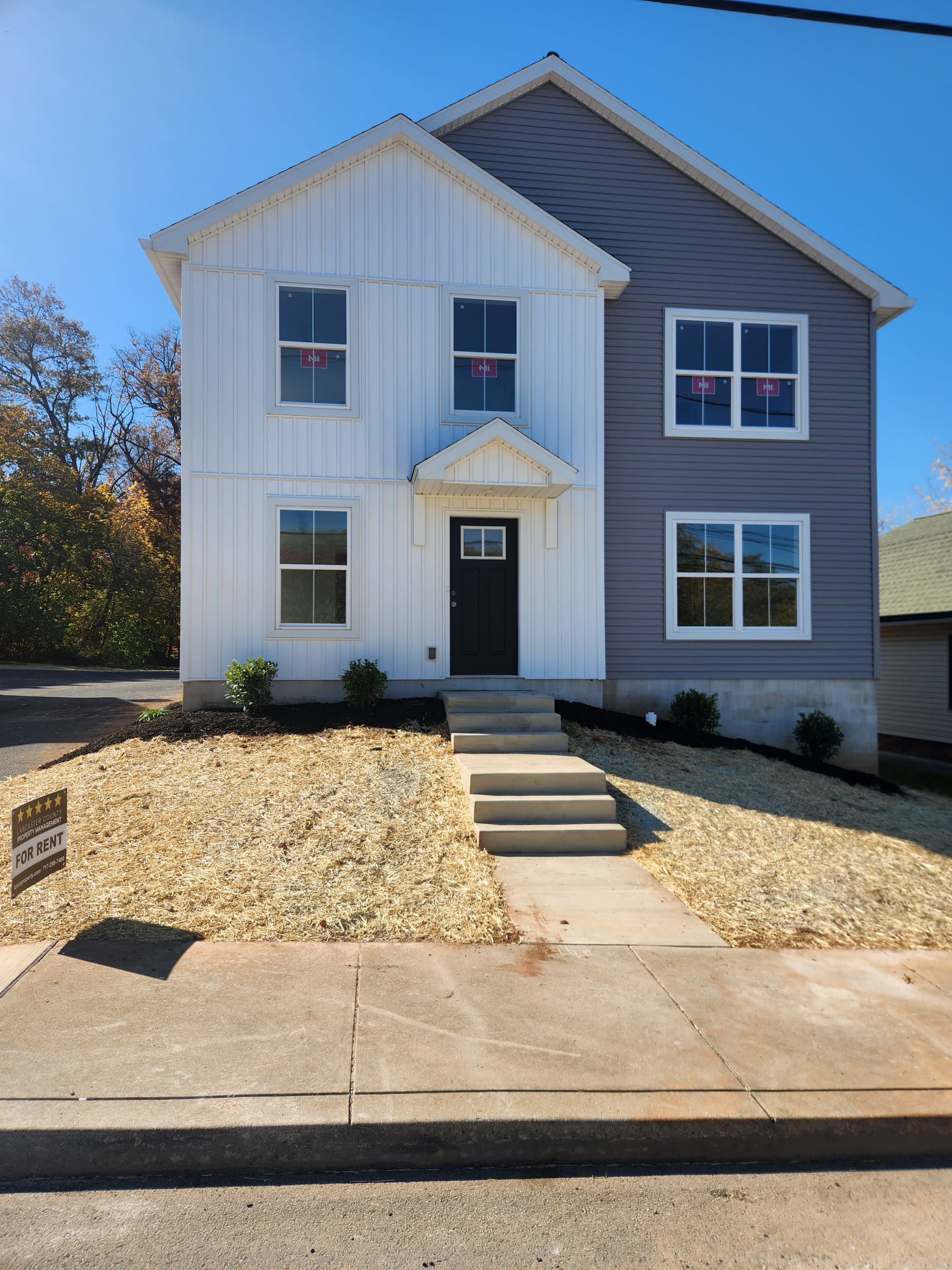 231 E Fulton St – photo 1 of 10