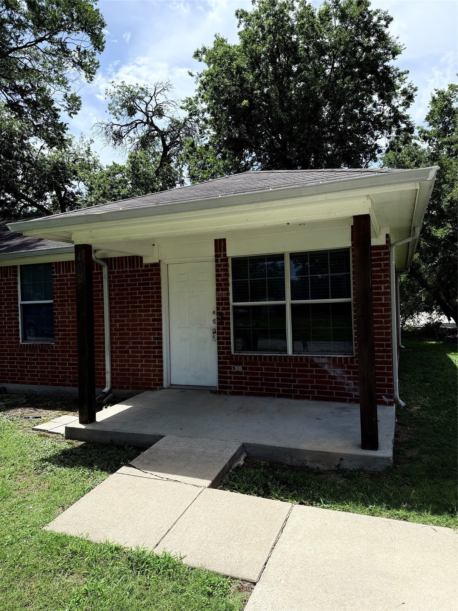 400 Blackwood Street – photo 1 of 8