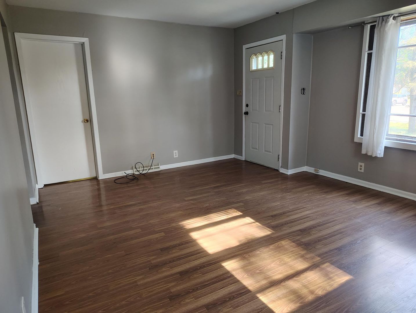 Single Family 4 Bed/2 Bath House for Rent!! – photo 1