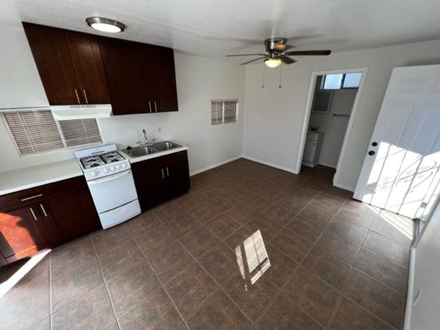 Upgraded Private Detached Studio House – photo 1
