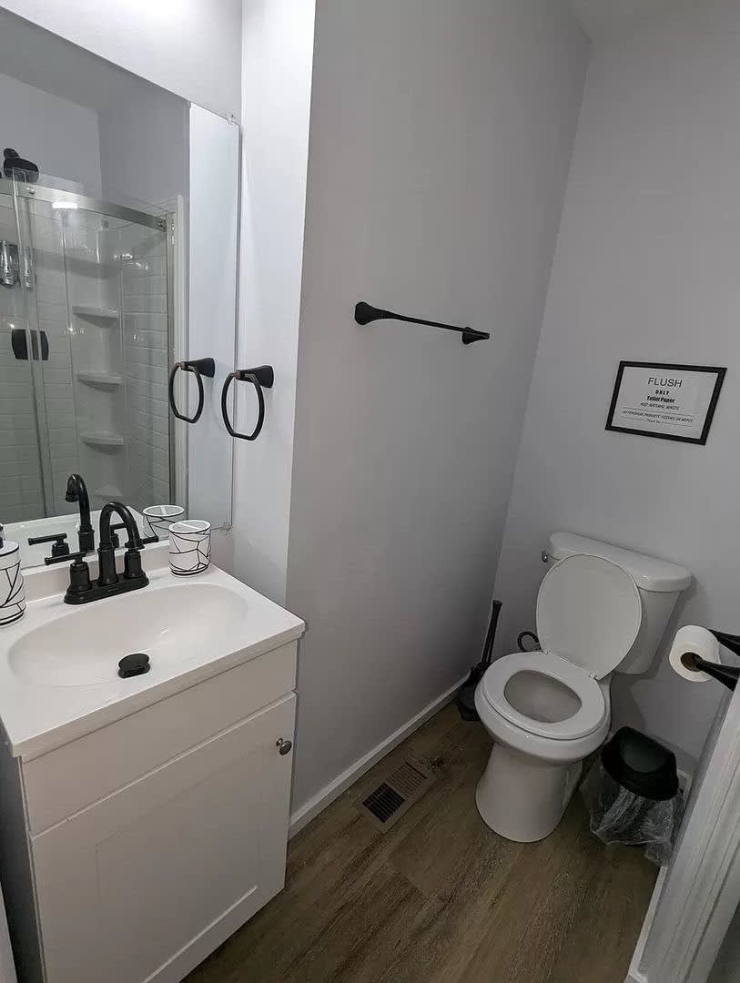 Room in 3 Bedroom Home at Merrill Pl – photo 1