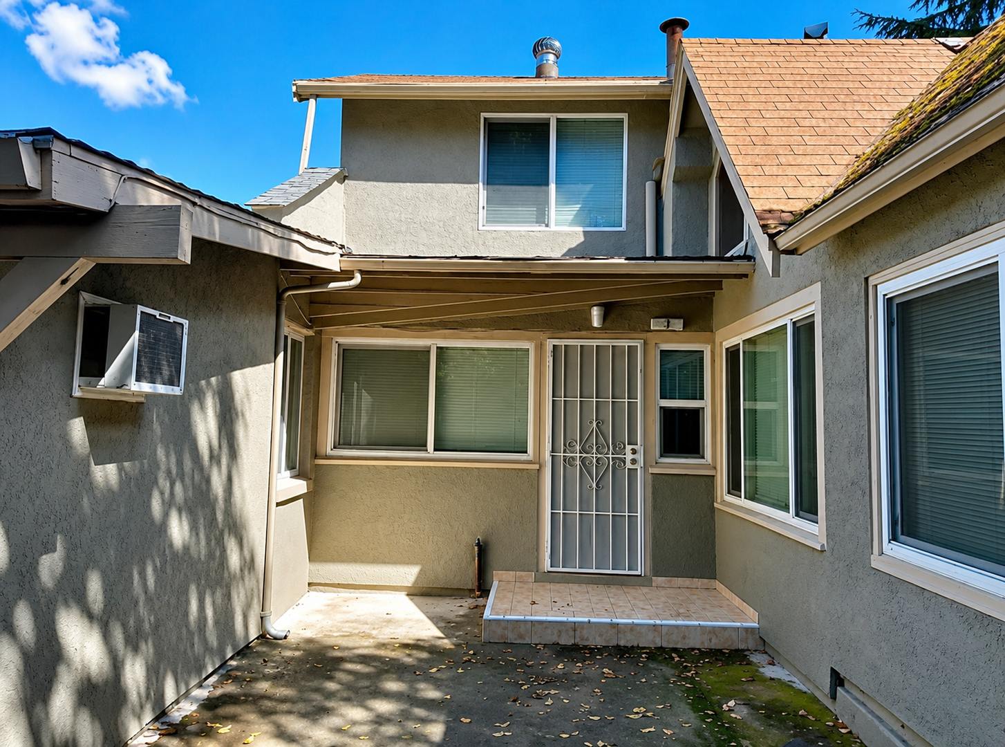 139 Pine St – photo 1 of 6