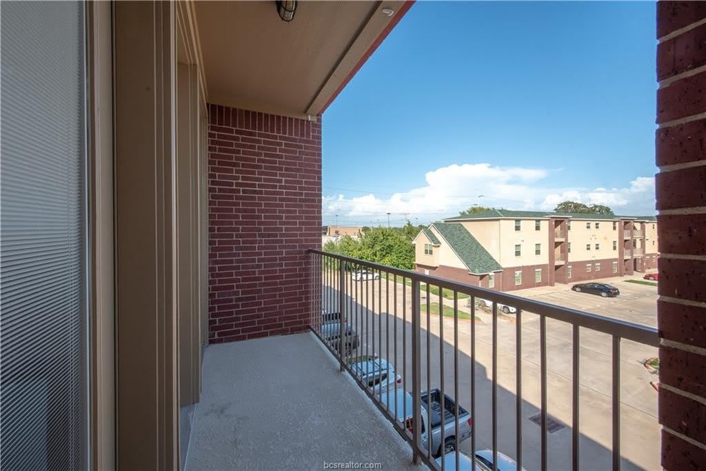 Falcon Point Condominiums – photo 1