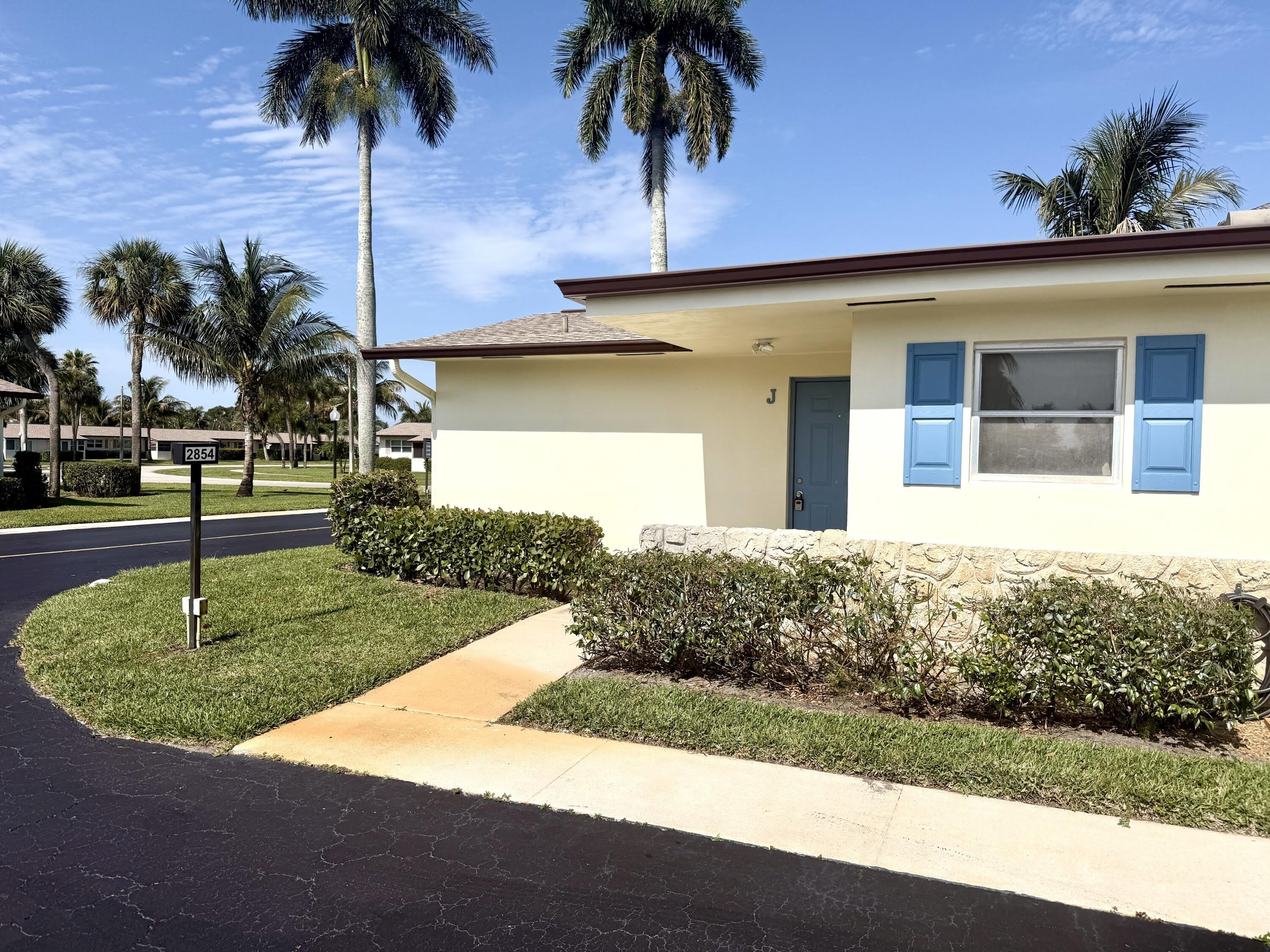 2854 E Crosley Dr E – photo 1