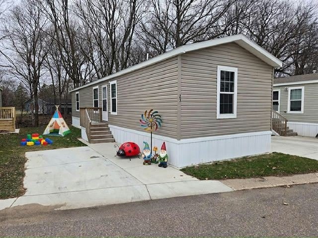 23 Wood Dr – photo 1 of 5