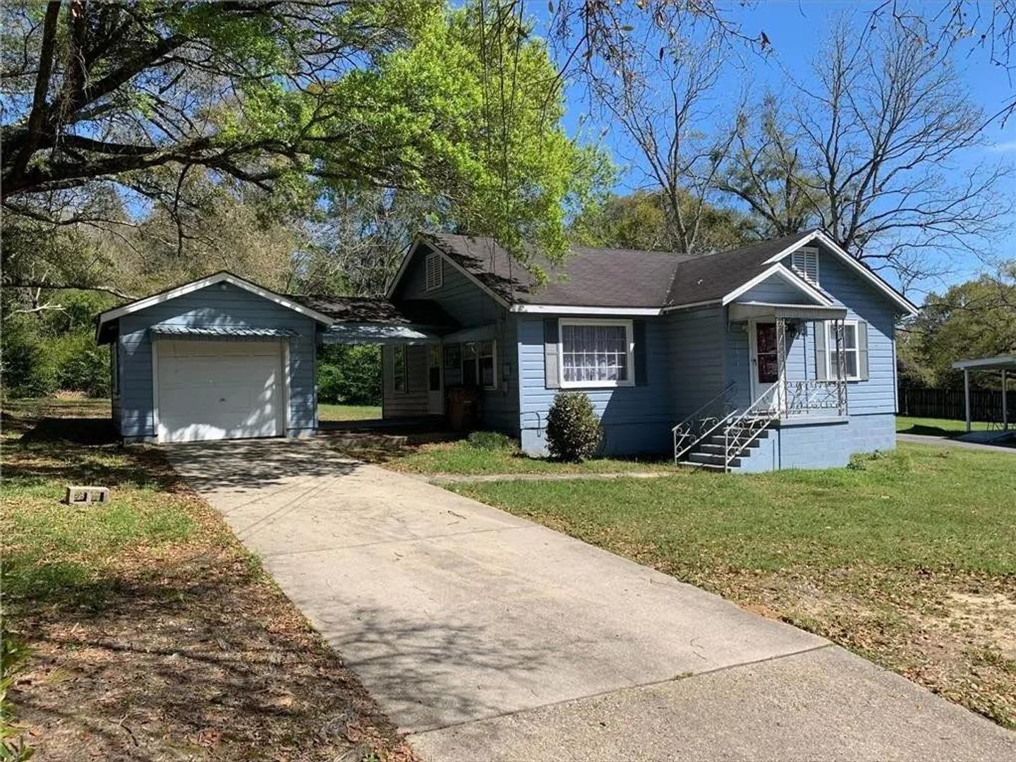 3 Bedroom 1 Bathroom House in Mobile- FIRST MONTH RENT HALF OFF!!! – photo 1