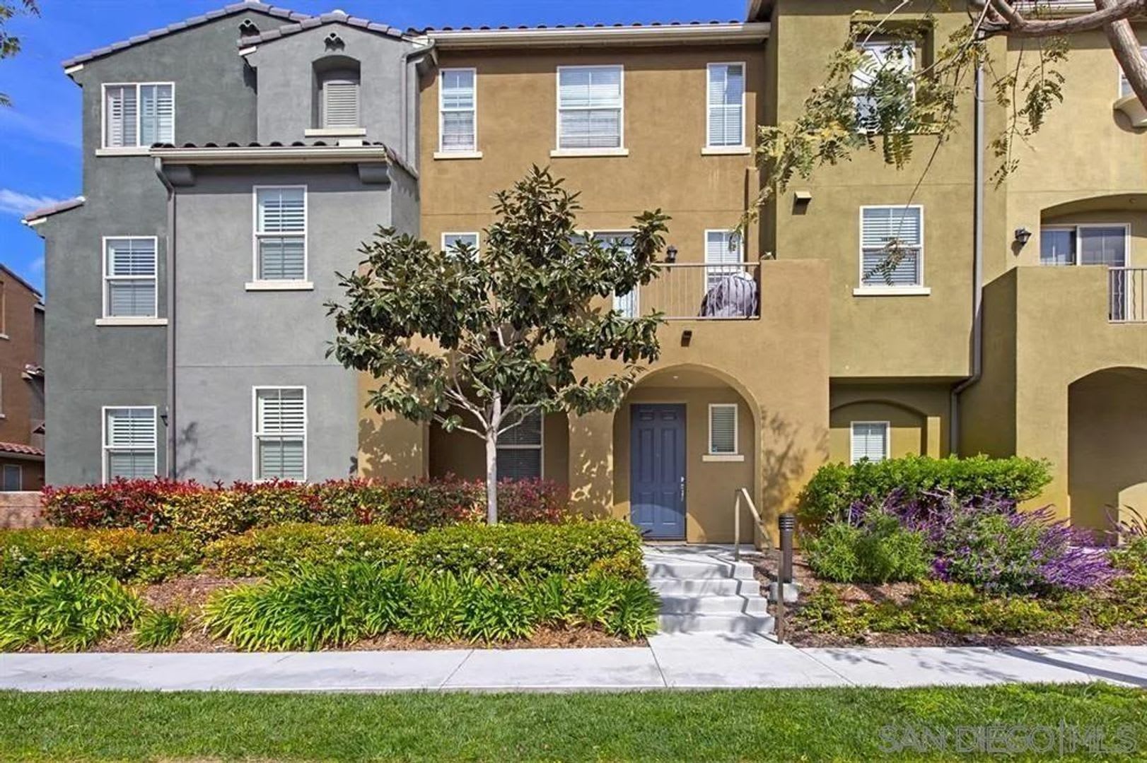 Rare 3-Bedroom Townhome – Each Bedroom Has a Private Bath! – photo 1