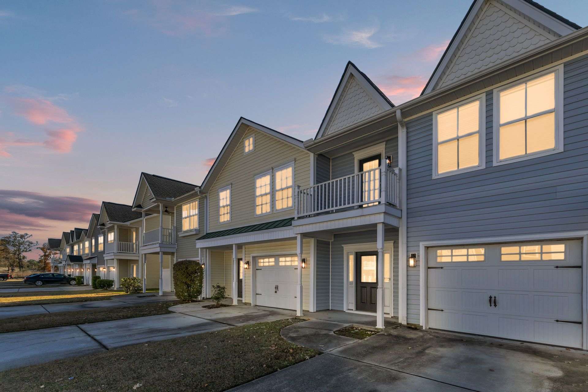 Spacious 3BR Townhome + Garage – photo 1