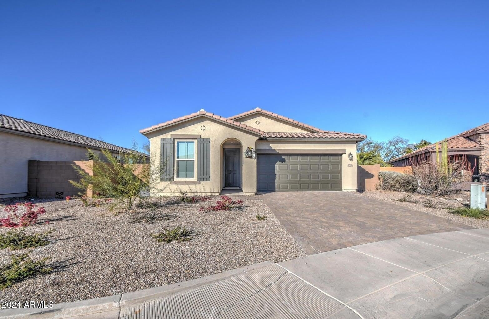 1266 E KINGMAN Street – photo 1