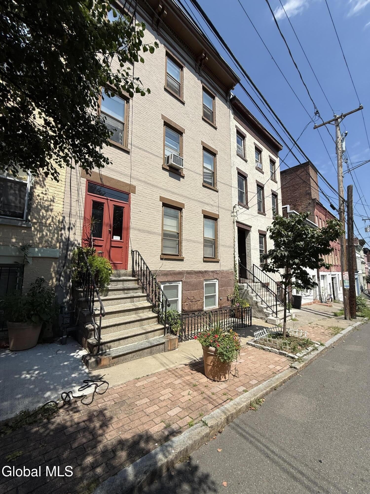 31 Elm Street – photo 1