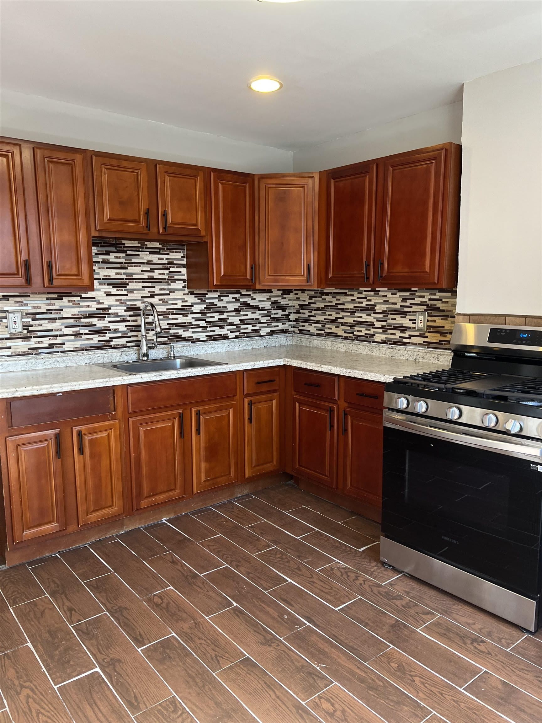 187 Wegman Parkway – photo 1