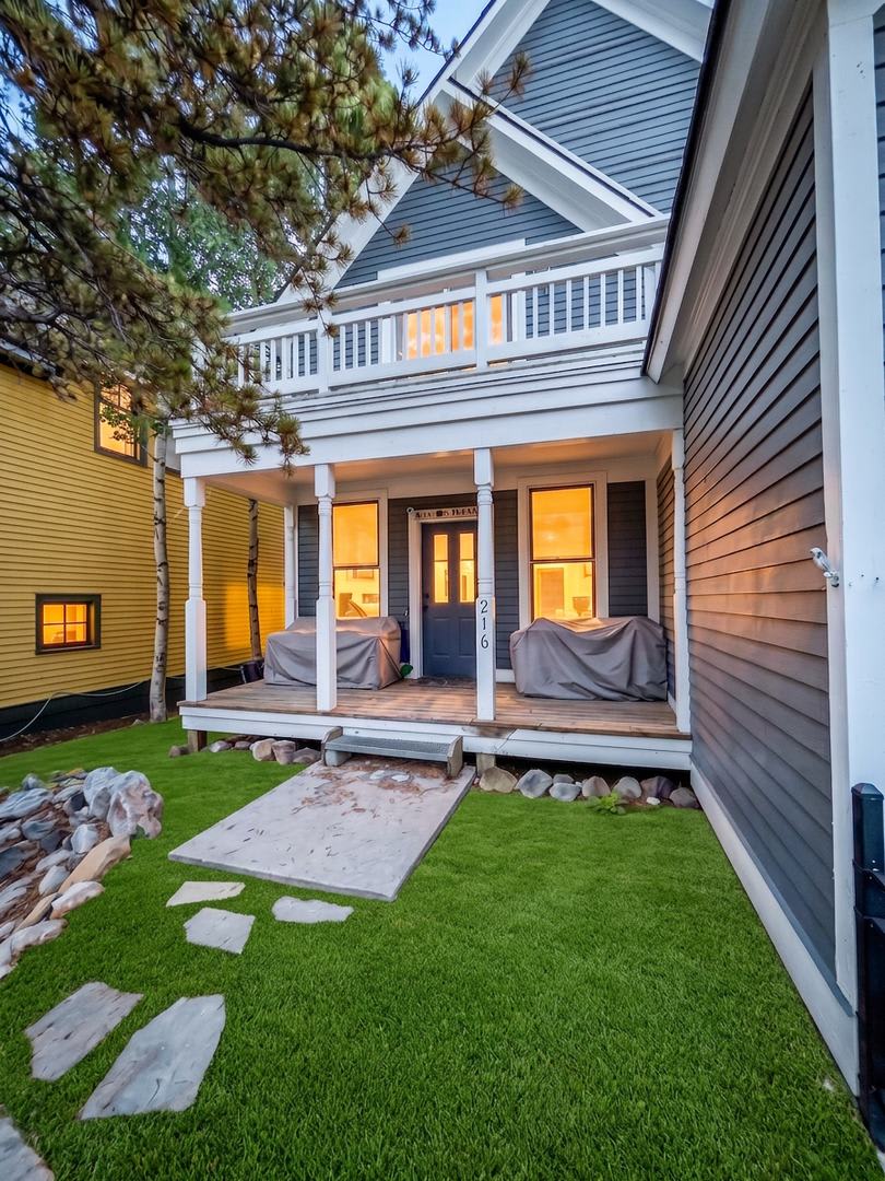 Furnished! In town! Walk to everything! Recently updated! – photo 1