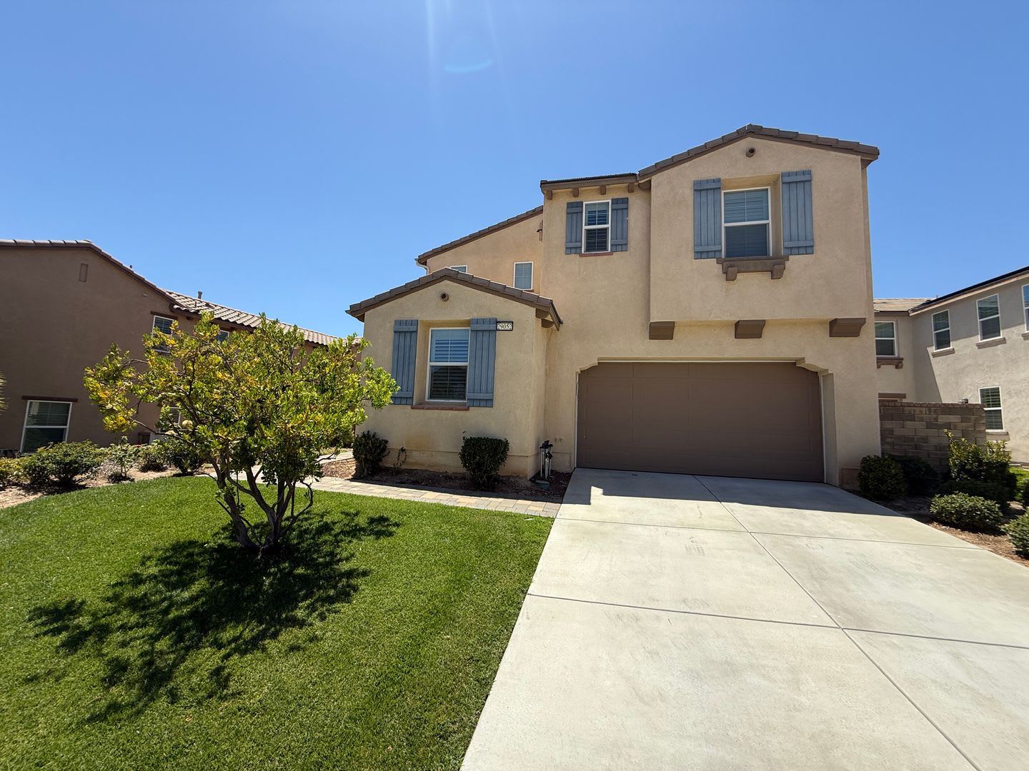 Stunning 4-Bedroom Home with Solar, EV Charger, and a Loft in Valencia – photo 1