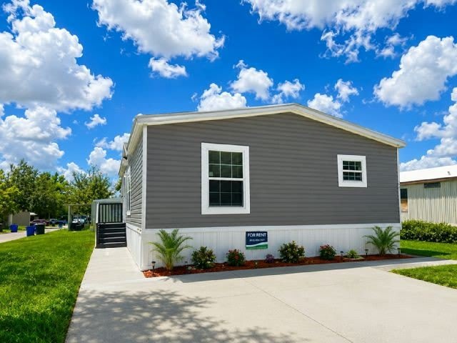 323 Elm Lane – photo 1 of 14
