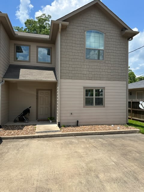 210 South Tesch Street – photo 1 of 23