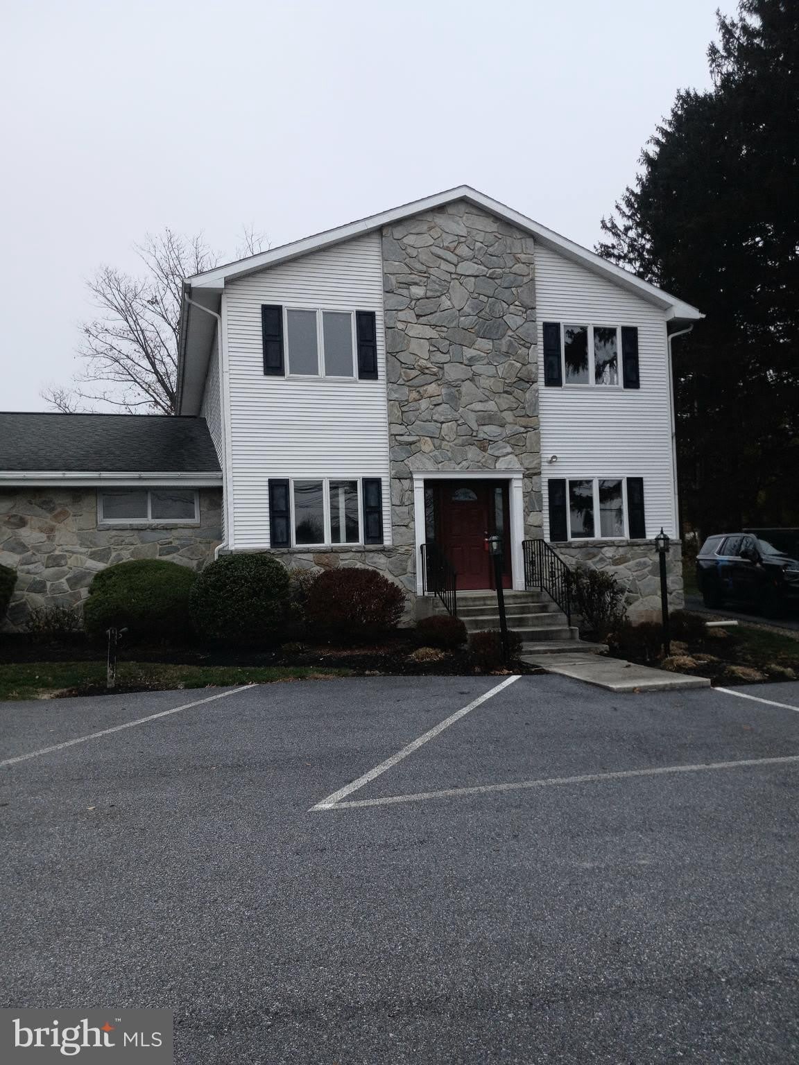 1402 QUENTIN Road