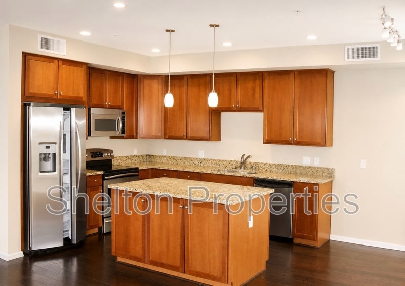 525 W Lakeside Dr Unit 108 – photo 1