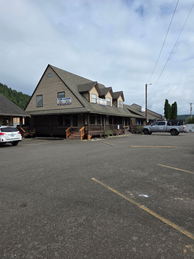 Charming 2 Bedroom Apartment In The Heart Of Reedsport Oregon – photo 1 of 30