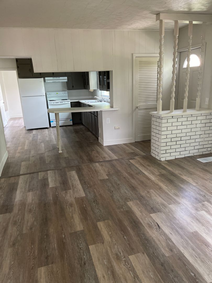415 N Stevens – photo 1 of 9
