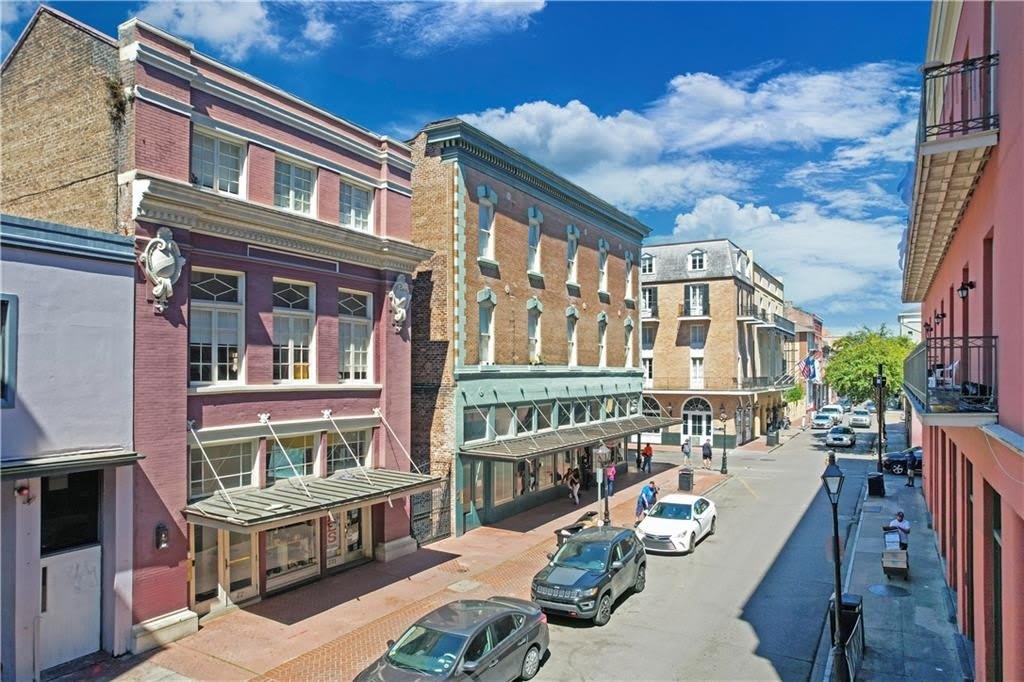 237 DAUPHINE Street 7 – photo 1 of 19