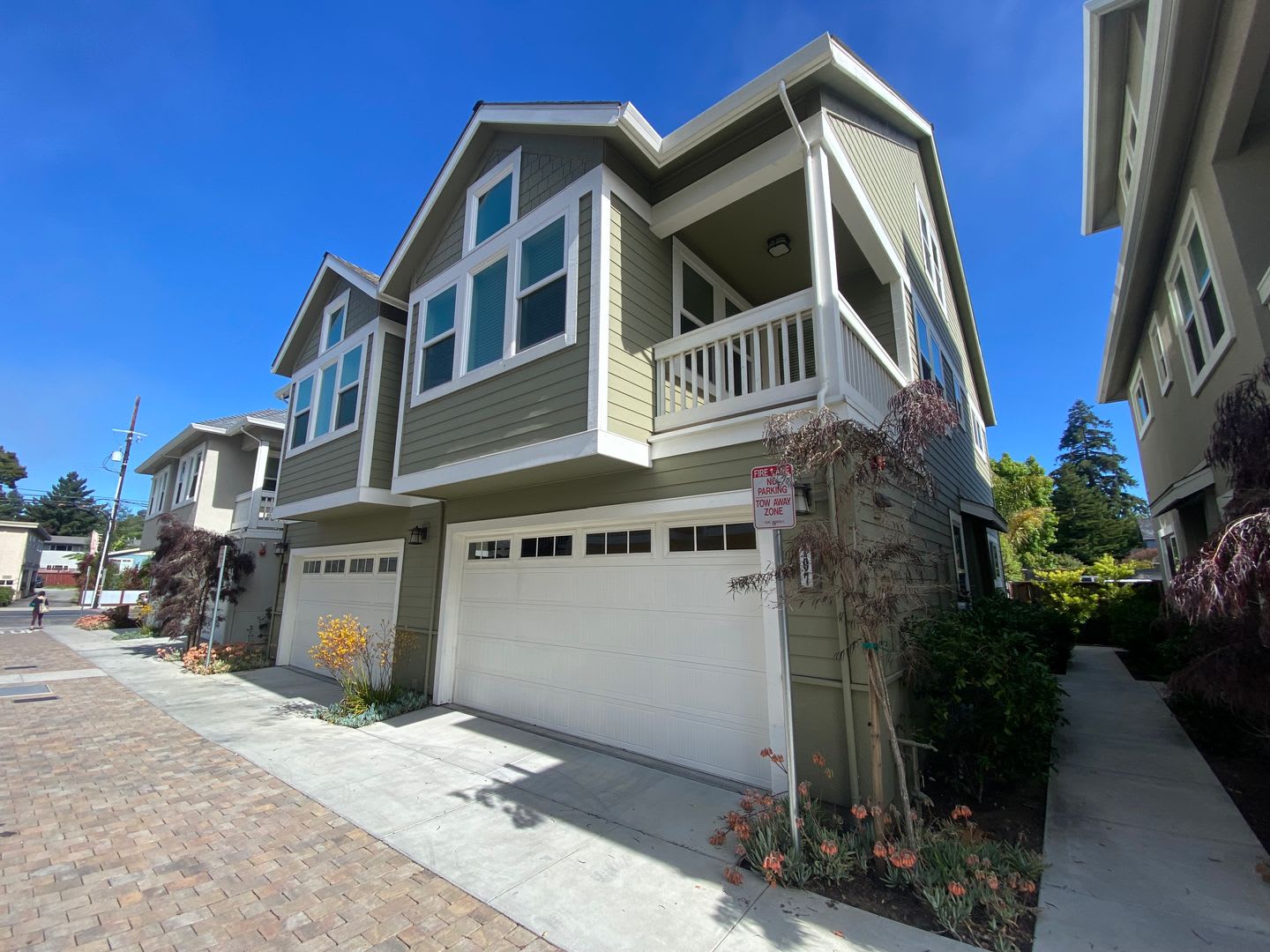 Modern, Spacious Townhome Coming Soon in Highly Desirable Seabright Neighborhood – photo 1