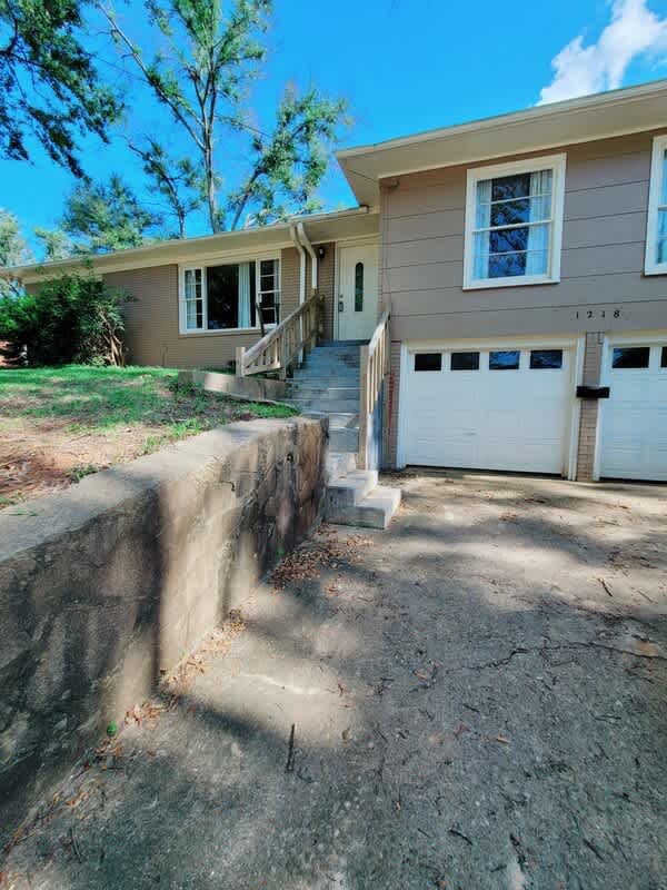 1218 Graham Drive – photo 1 of 196