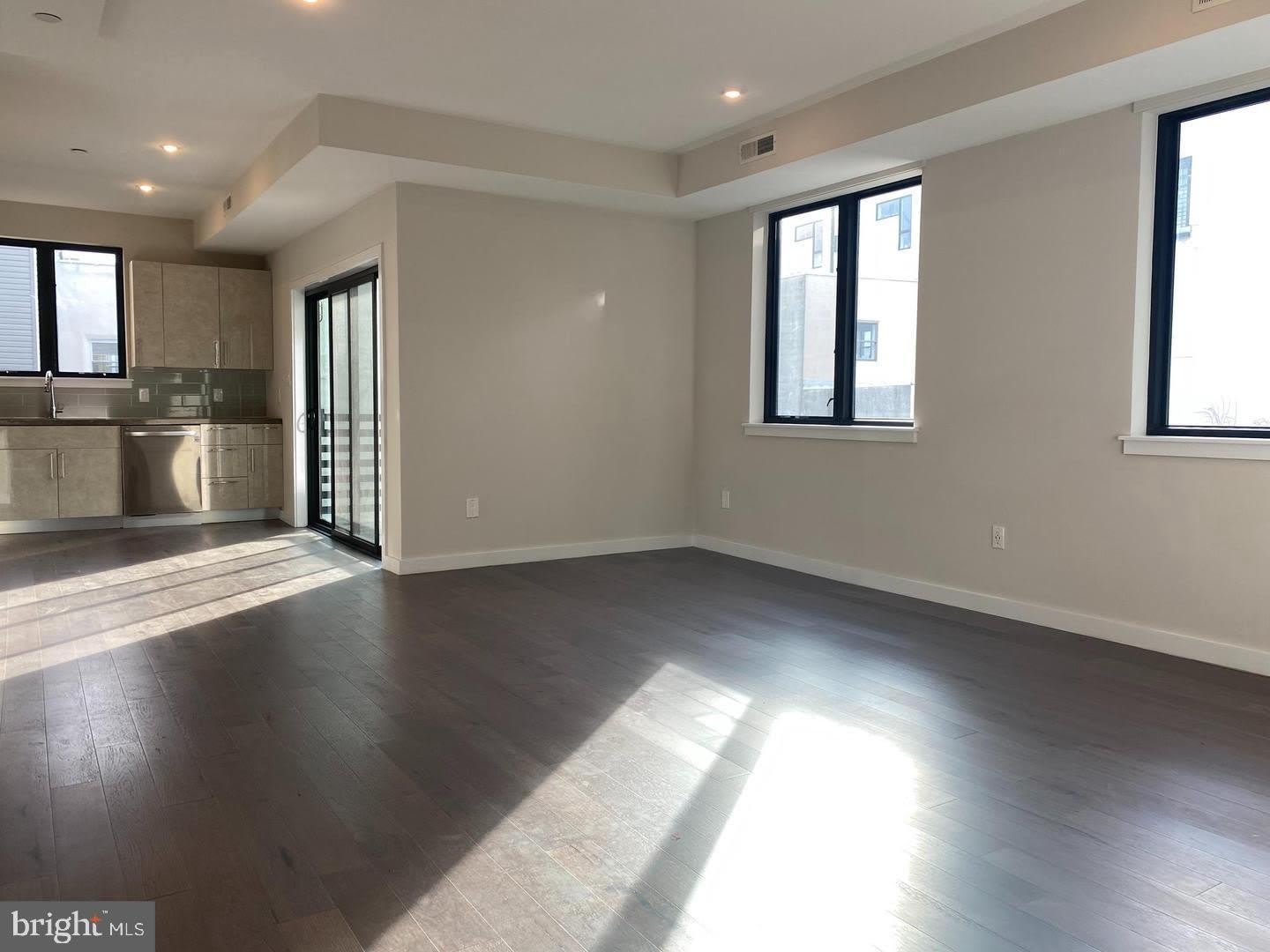 938 NEW MARKET Street – photo 1