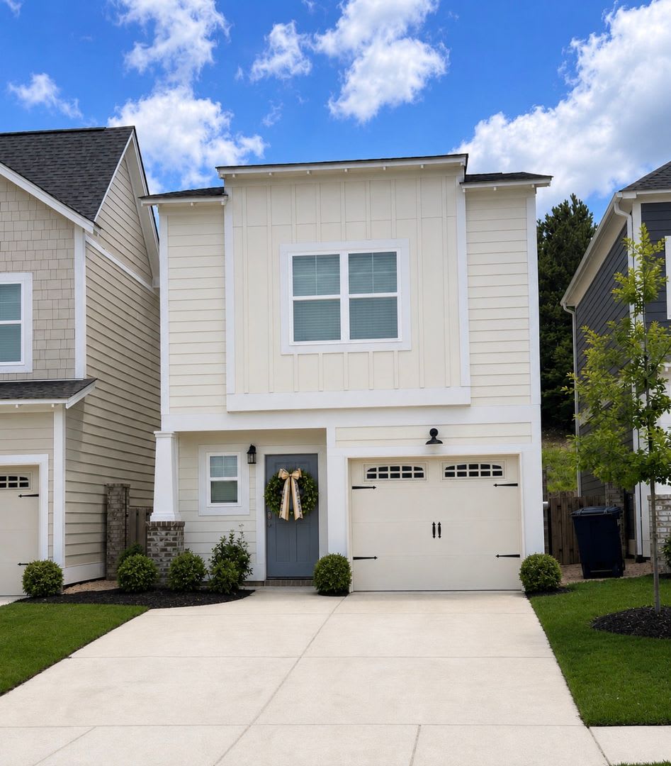 3 Bedroom with Garage and Fenced Backyard! – photo 1 of 23