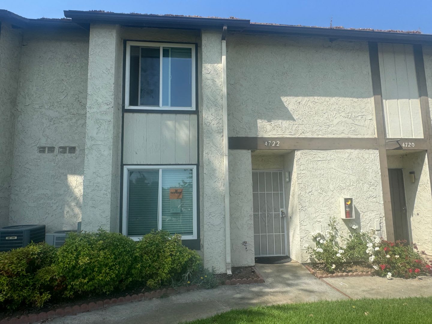 3 bedroom 2 bathroom Condo in Riverside – photo 1