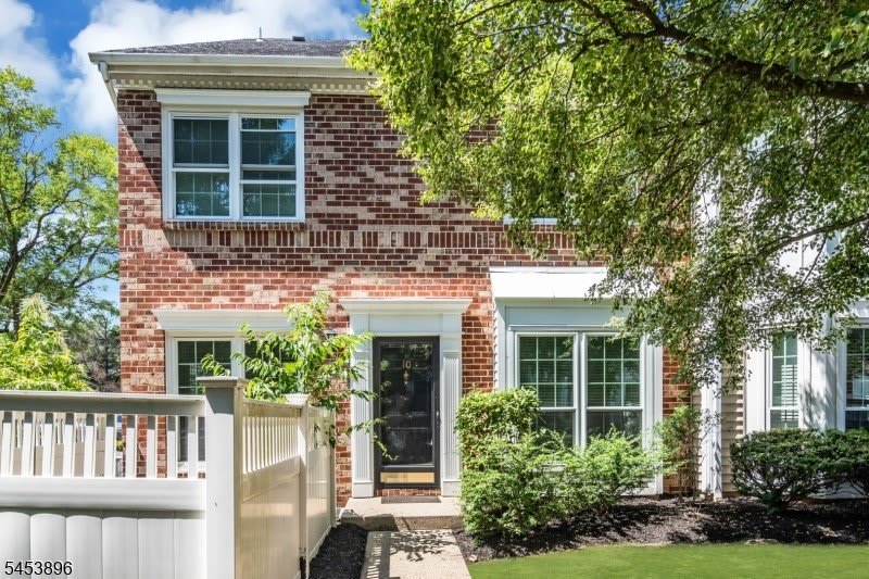 10 Brighton Way – photo 1 of 81