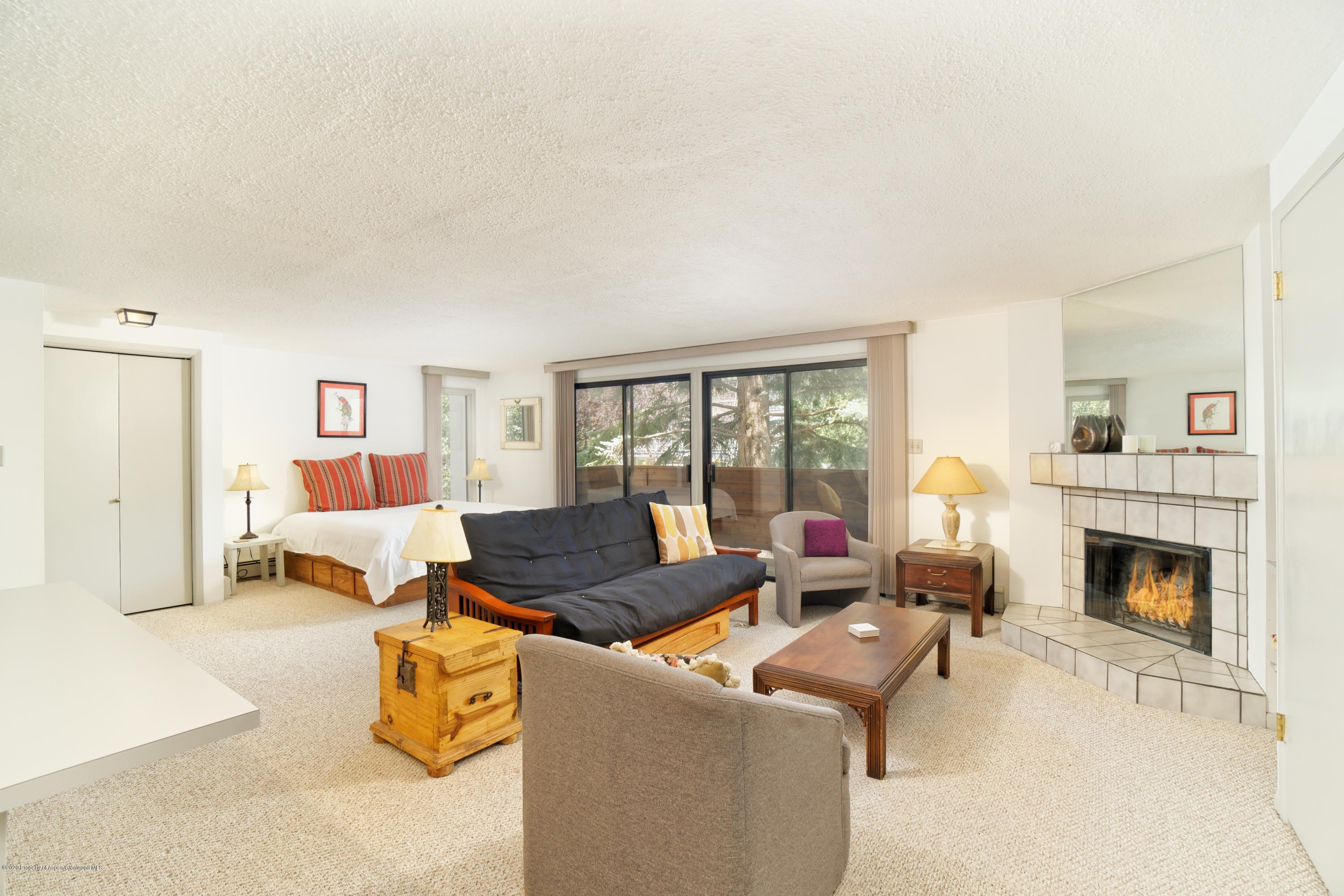 935 E Hopkins Avenue – photo 1 of 14