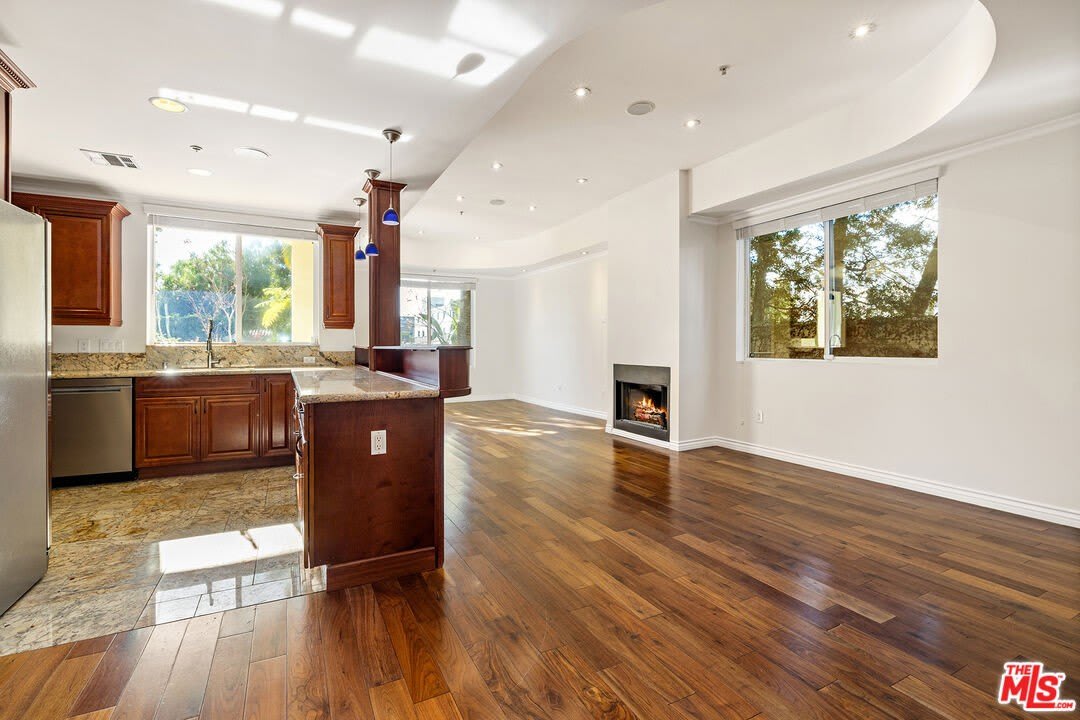 632 N Kings Rd – photo 1