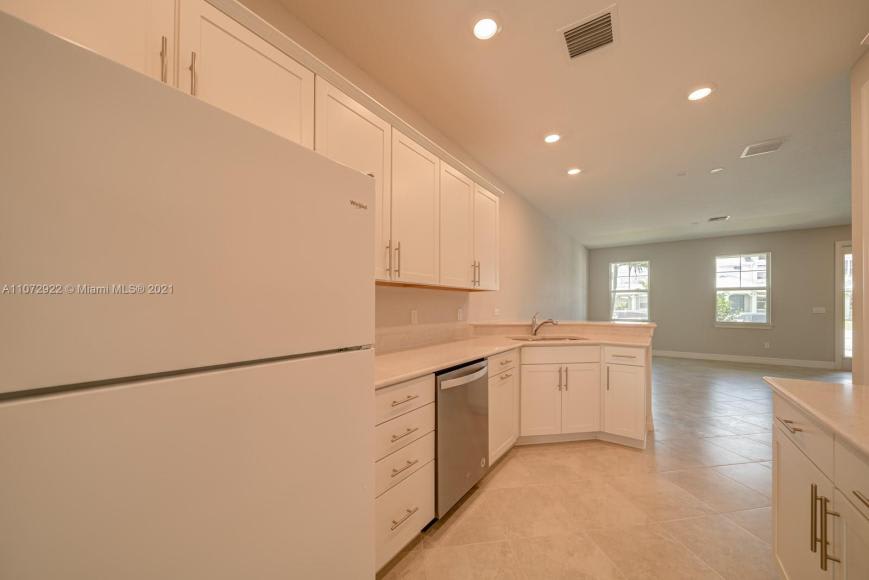 1280 Eucalyptus Dr – photo 1
