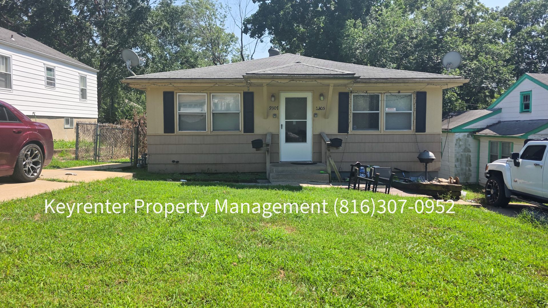 Charming 2-Bedroom Home with Spacious Yard & Off-Street Parking – photo 1