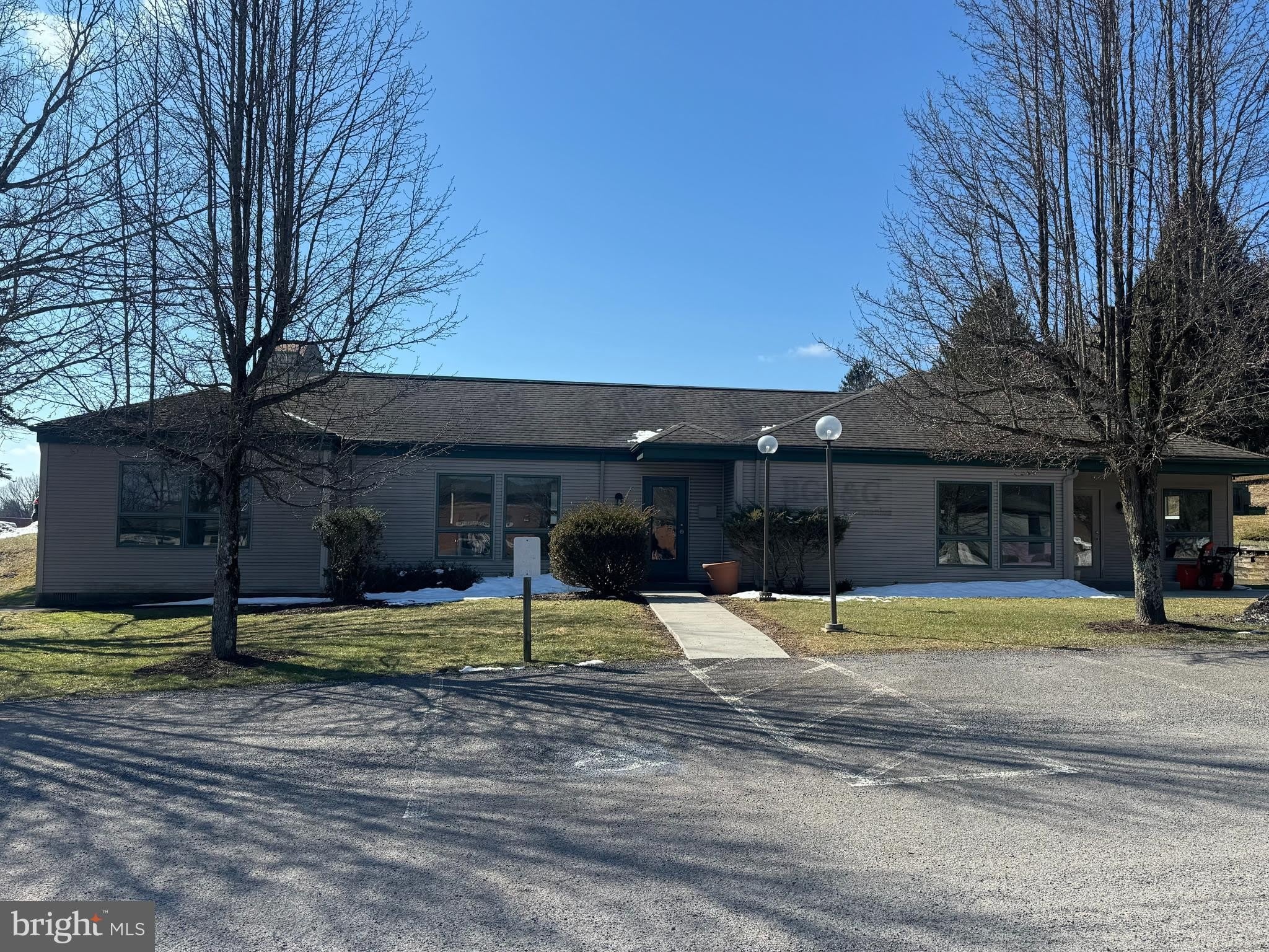 3000 THAYER Center