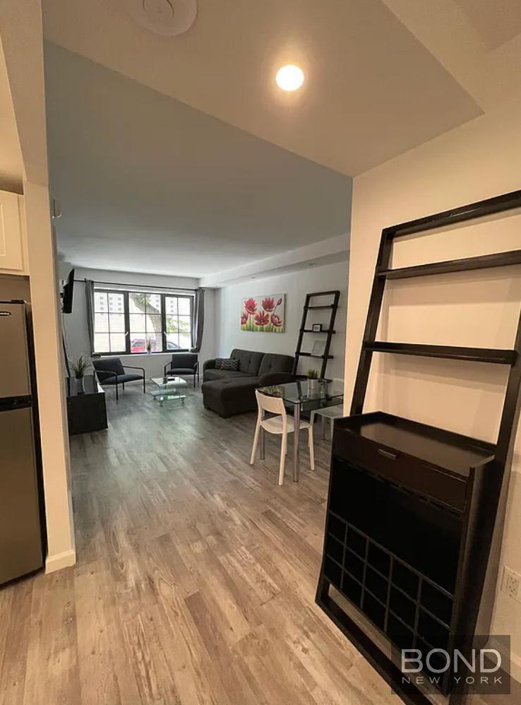 433 West 53rd Street – photo 1
