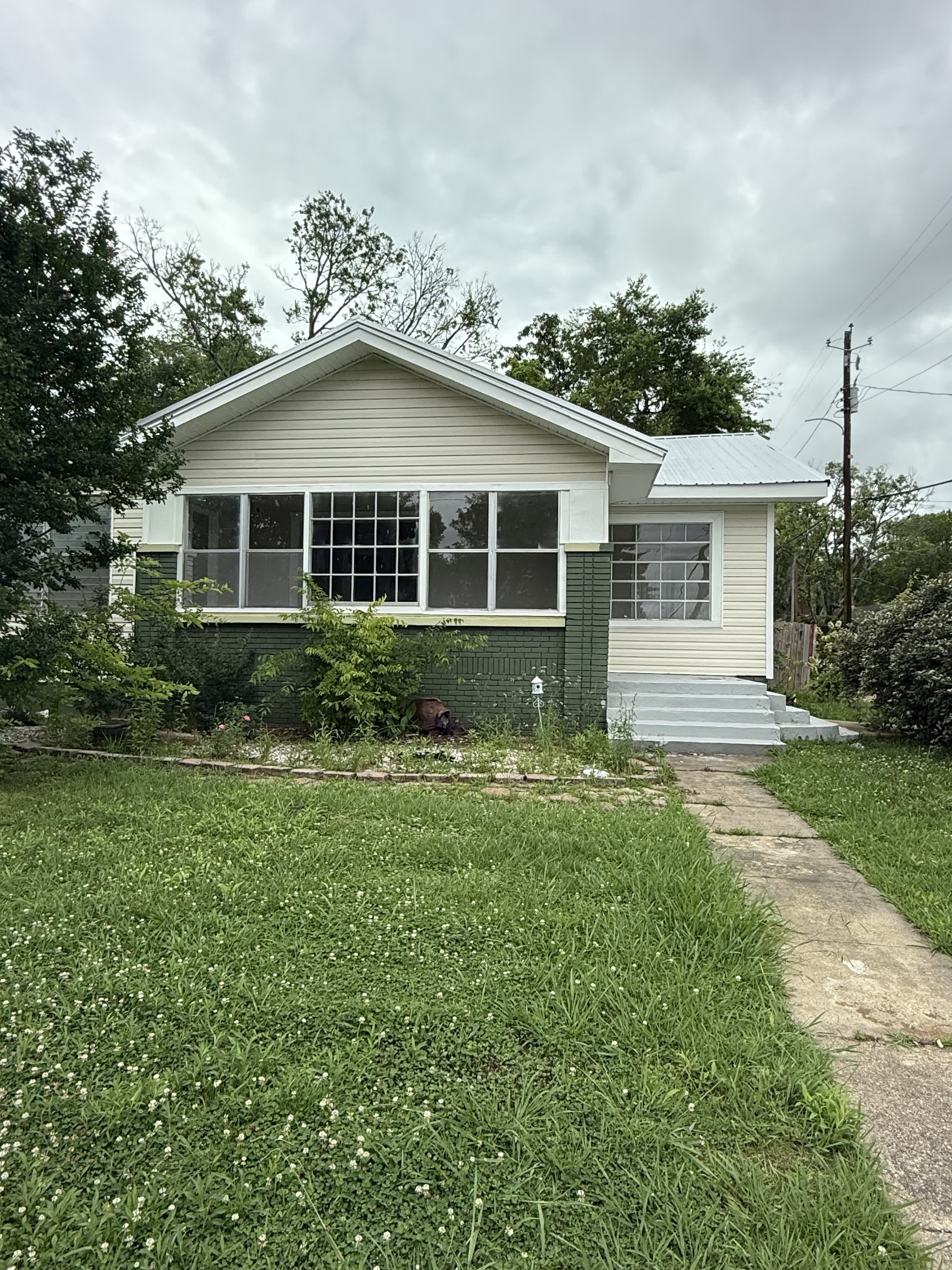 1645 Woodland Avenue Southwest – photo 1