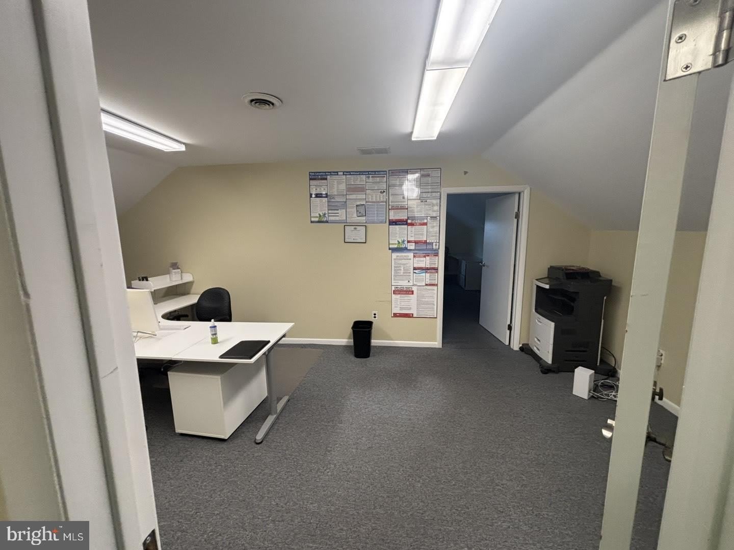 1000 N YORK Road – photo 1 of 20