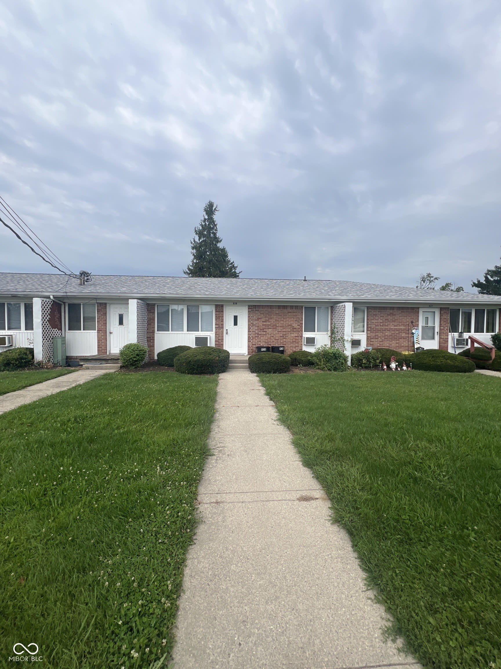 939 W Mckay Road – photo 1 of 14