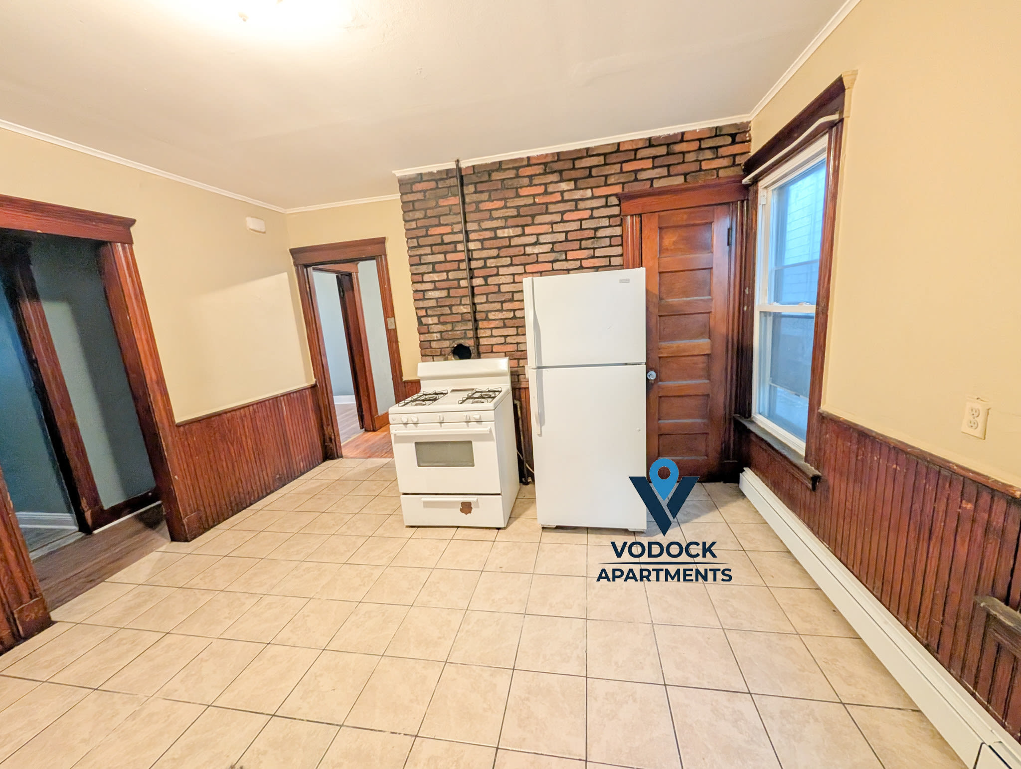 582 Ferry St – photo 1
