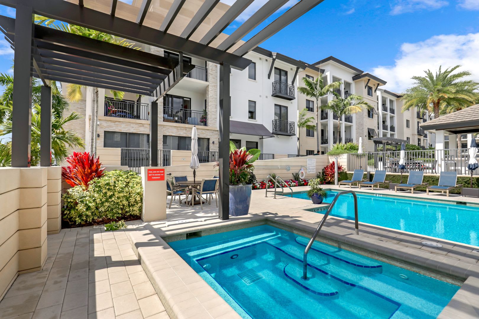 Luxury Living Meets Prime Location Naples Square 2 2 Condo With Expansive Terrace – photo 1
