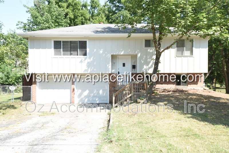 5521 Perry Lane – photo 1 of 27
